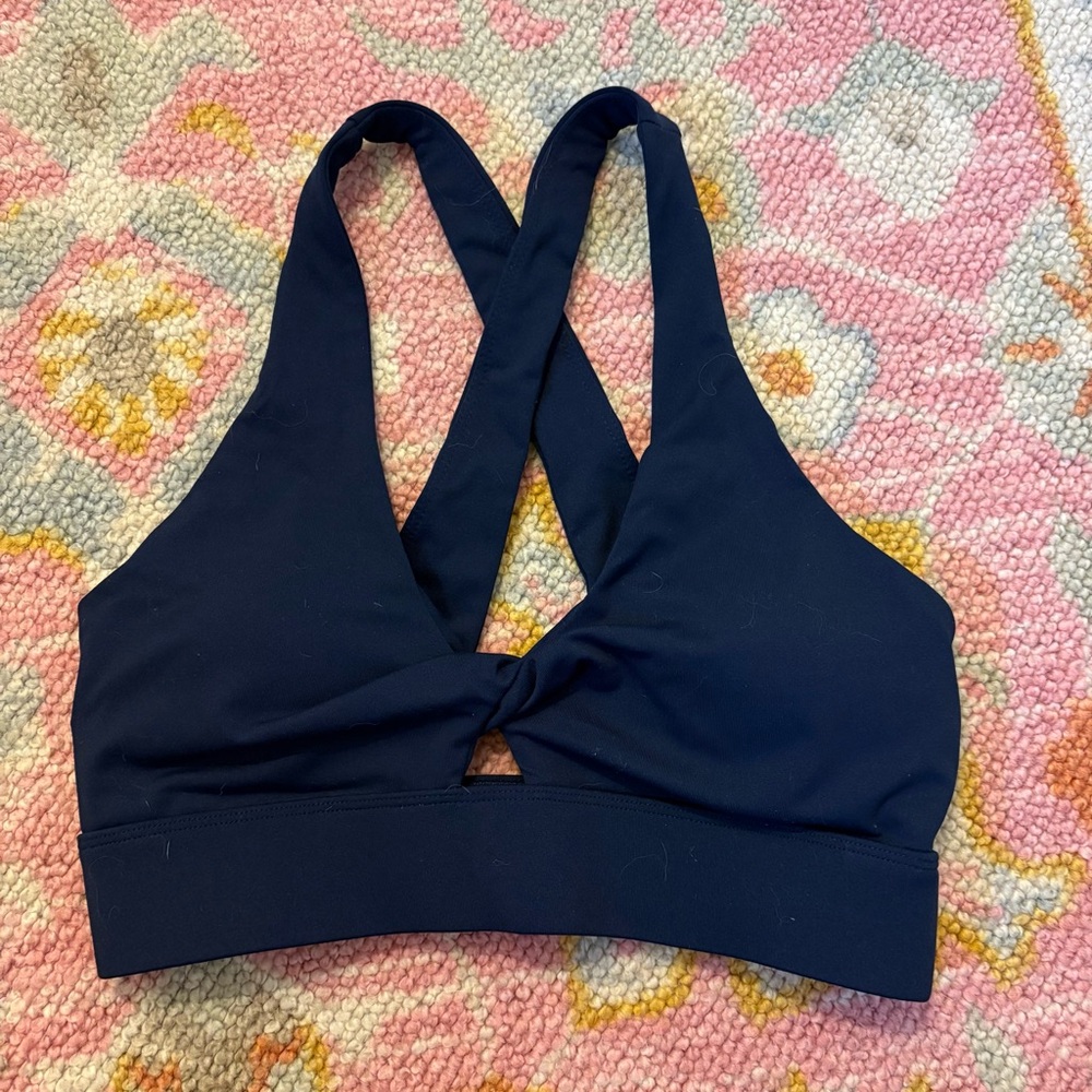 Fabletics Oasis Twist Sports Bra